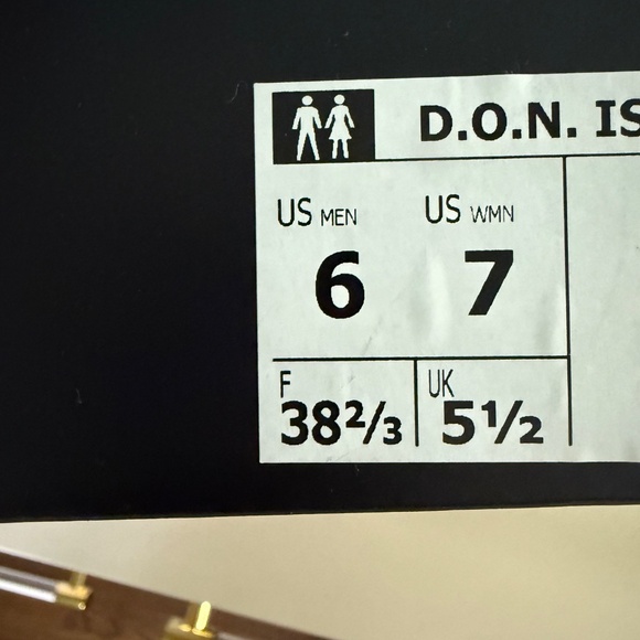 New in box D.O.N. Issue 6 Basketball Shoes - Picture 4 of 5